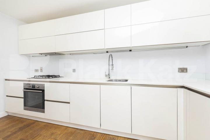 3 bed 3 bath property in the heart of east London with a Terrace Heneage Street , White Chapel  